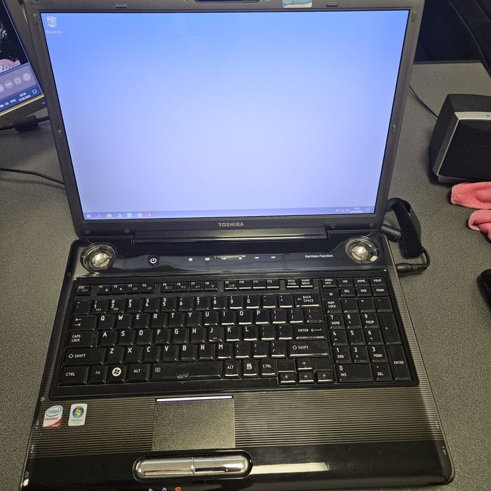 Laptop thosiba satellite