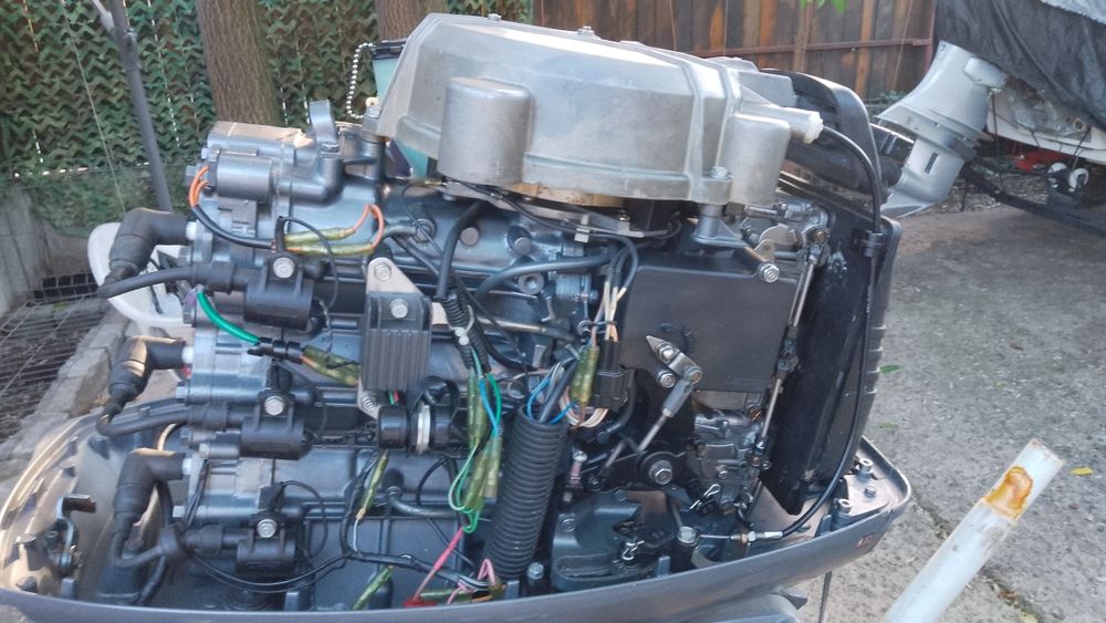 Vând motor barcă Yamaha Autolube 40 cp