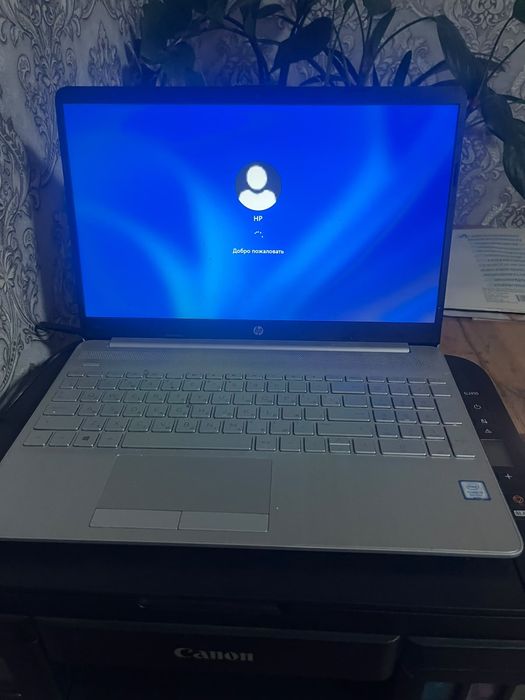 Ноутбук HP 15-dw0xxx / Intel Core i3-8145U / SSD 256 ГБ / Отличное сос