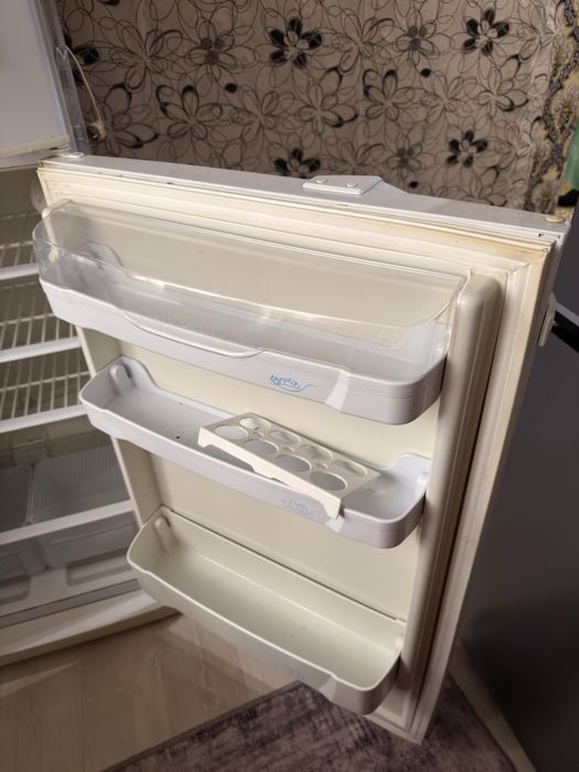 продам холодильник Indesit