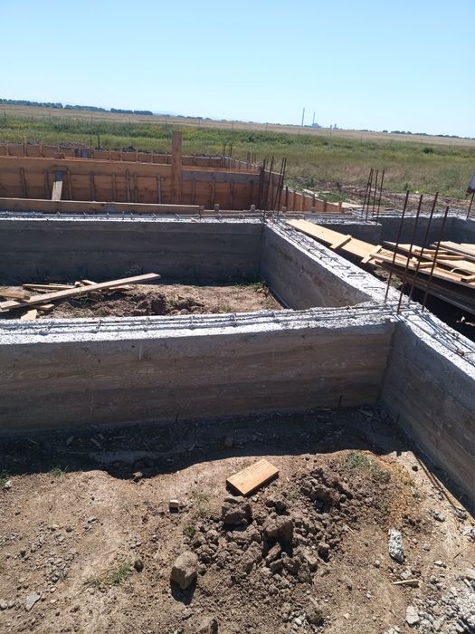 Meseriași în construcții