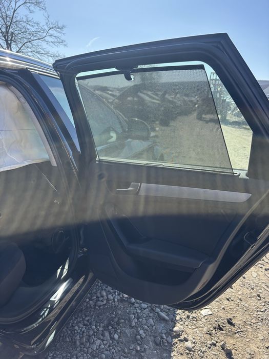 Fata de usa cu jaluze originale Audi A4B8