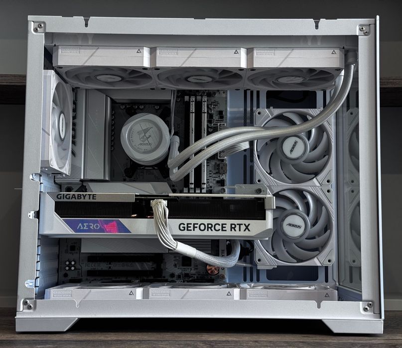 Геймърски PC AMD Ryzen 7 7800X3D / GeForce RTX 4070 Ti SUPER / RAM Kingston DDR5 32 GB 6000 MHz / SSD Kingston 2 TB
