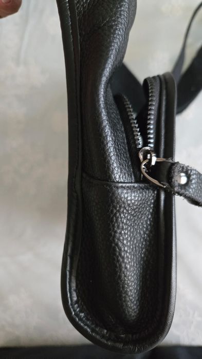 Продам кожаную Барсетку