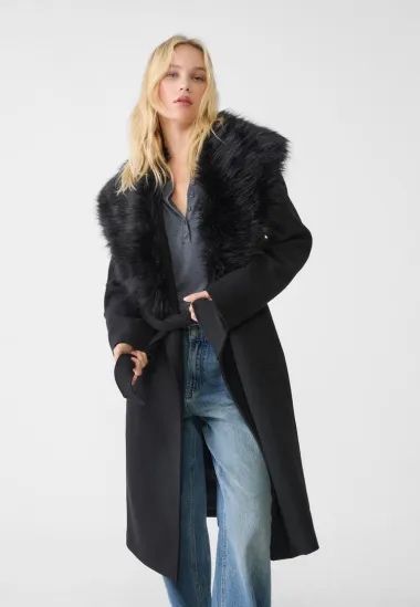 Дамско черно палто с пух
