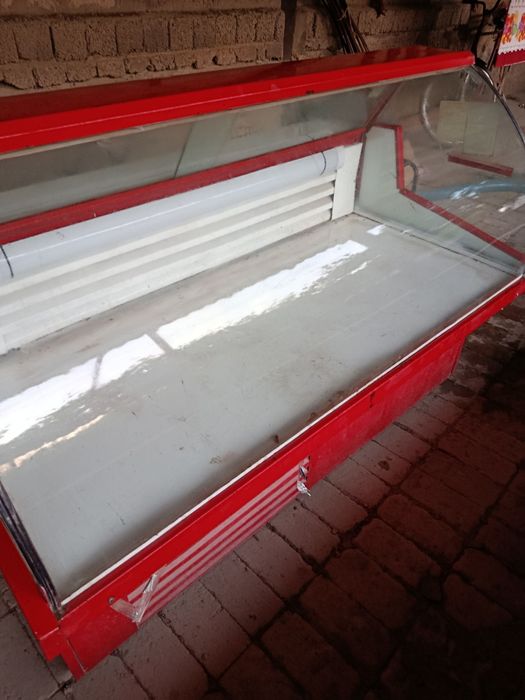 Vitrina xaladelnik