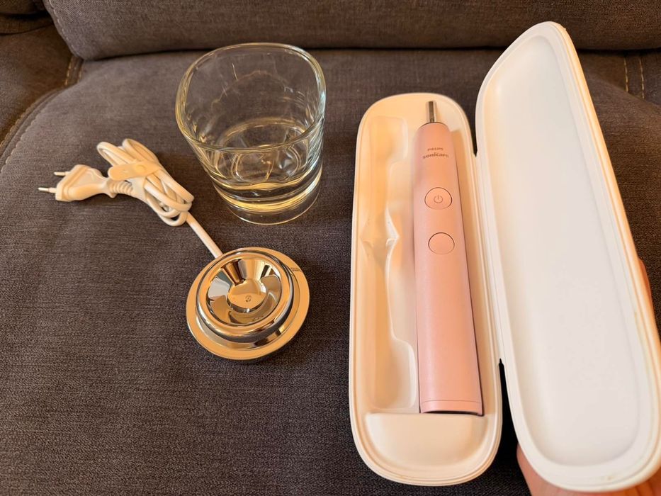 Електрическа четка за зъби PHILIPS Sonicare HX9911/29 - цвят розово.