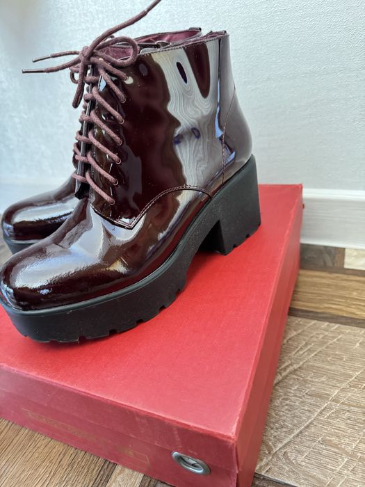 продам ботинки женские