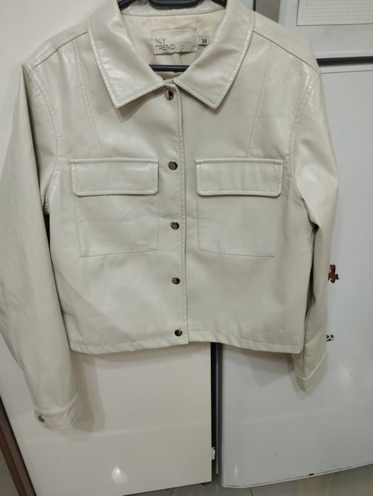 Дамско яке размер 38