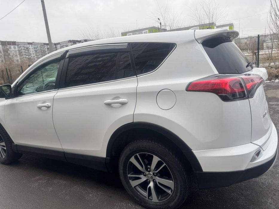 Продам машину Rav 4