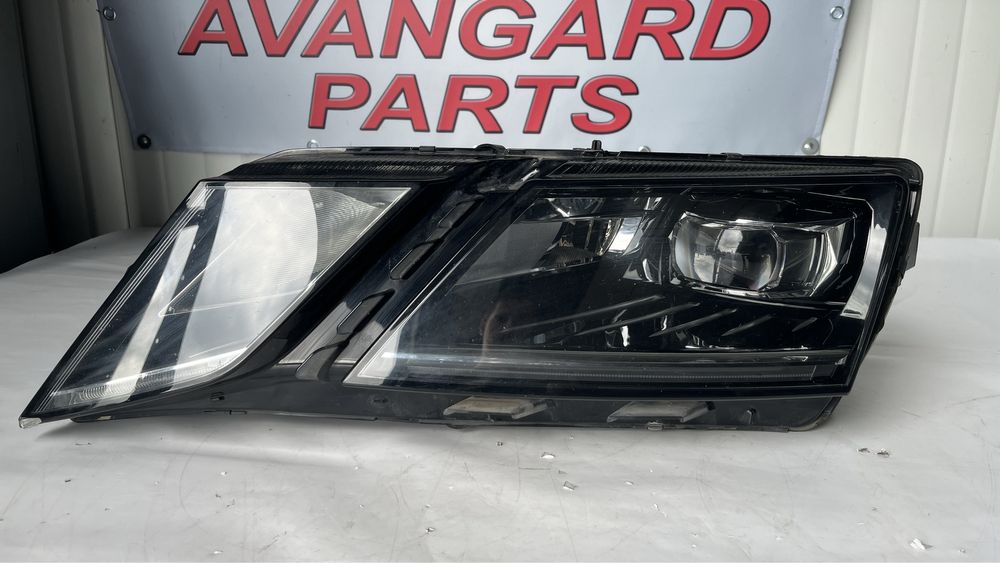 4 броя десен и 2 брой ляв фар Skoda Octavia 3 Facelift 2017-