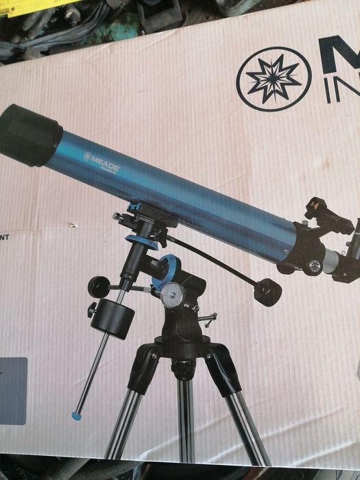 Әйелді шешіндіріп жатқан порно жігіттер