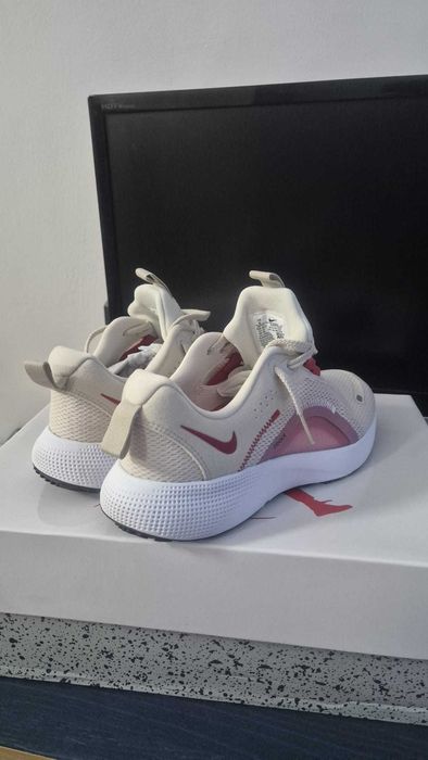 Adidasi Nike React Live   uitate in descriere