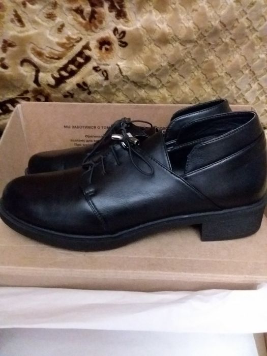 Ботинки  женские 39 размер