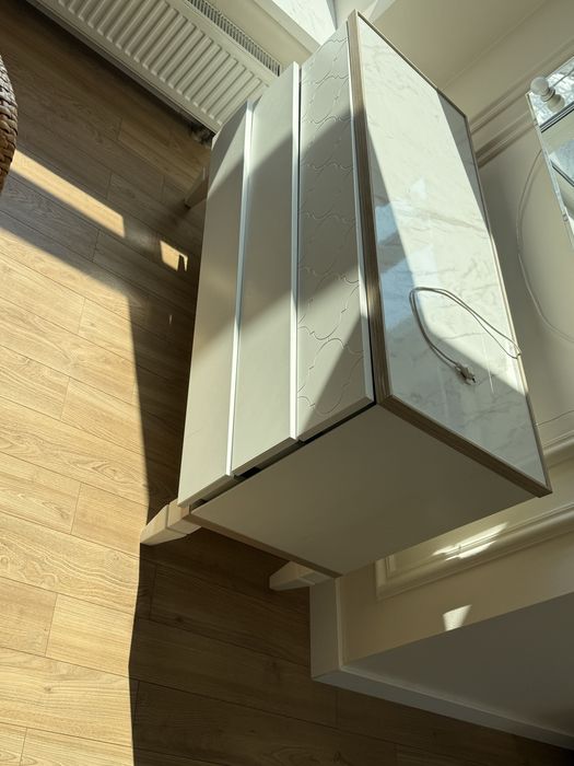 Продаем тумбу с зеркалом