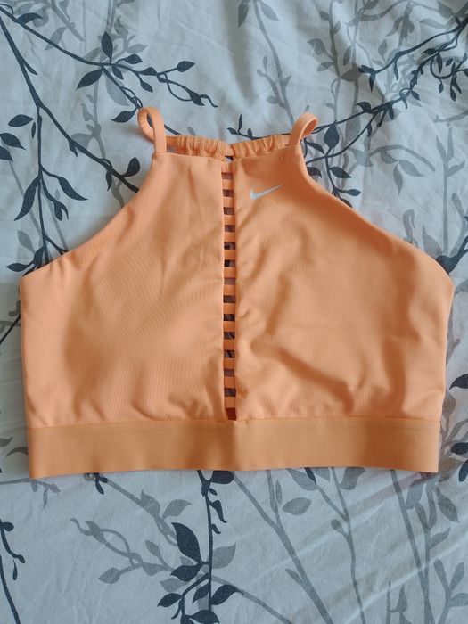 Спортни бюстиета Nike , under armour