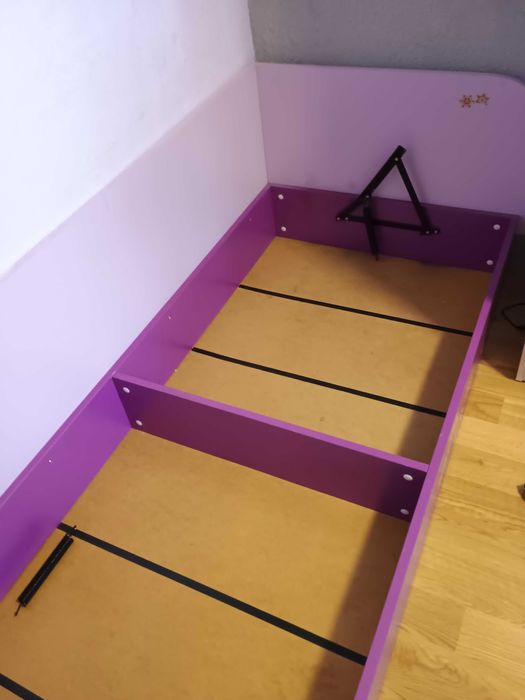 Продавам детско легло