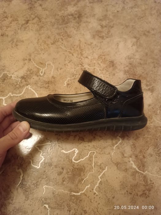 Продам туфли для девочек 31 размера