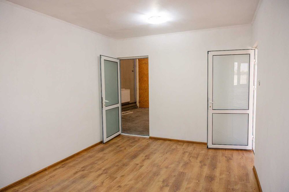 Ofer spre închiriere sau vanzare  hala  (310m², curte de 1000m²)