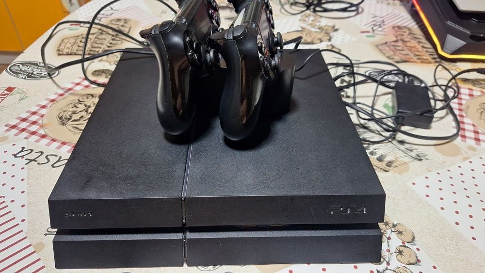 Продам PlayStation 4 Fat 500 gb