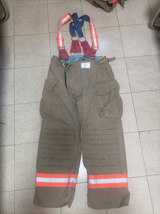 Пожарникарско Канадско облекло