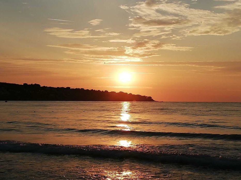 Продавам напълно оборудвана каравана със самостоятелни баня и тоалетна