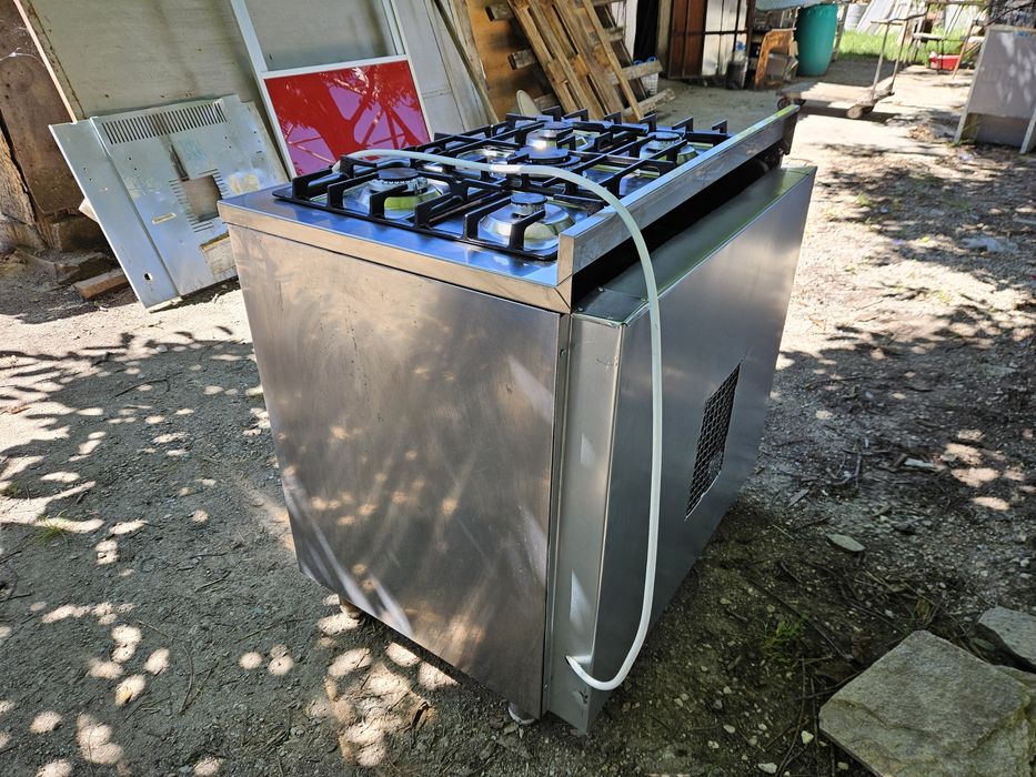 Фурна Печка за Готвене Печене Професионална на Газ горе със Защита С. Е. на Ток долу със Голяма Камера Монофазна Втора Употреба Цена 850 Евро