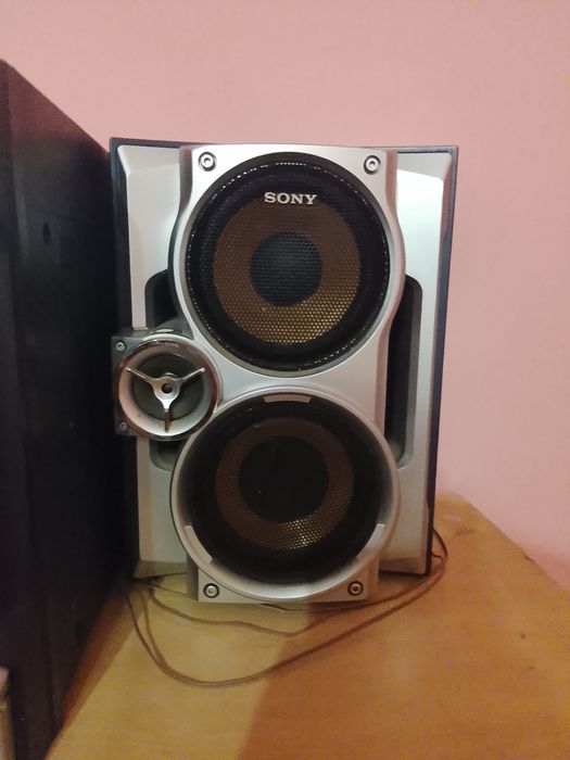 vând combină sony, perfect funcționale fara nici un defect. Preț 400 lei