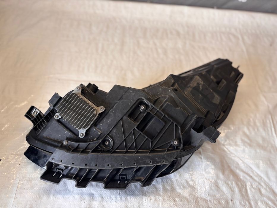 Десен LED фар Tesla Model 3/Y 2019-