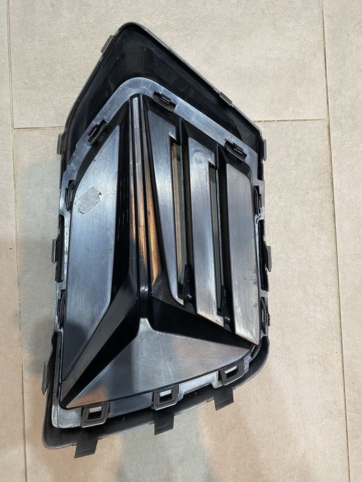 Grila proiector bara fata dreapta audi q3 2019-2023