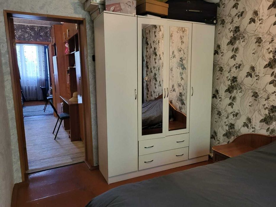 Продаётся 1/2 часть добротного дома.