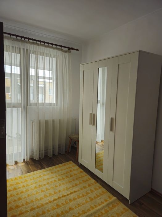 Închiriez apartament
