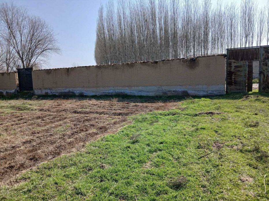 16 sotix yer sotiladi