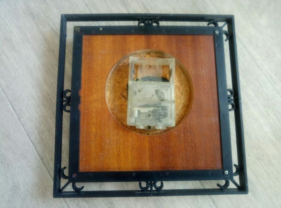 Часы настеннные Янтарь