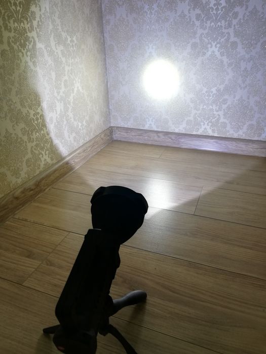 Фонарик прожектор продам