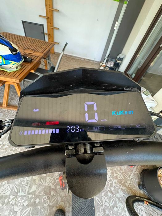 Vând Trotinetă Electrică KuKirin G2 (Model 2025) + GENTUȚĂ BONUS!