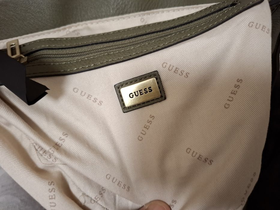 Дамска оригинална чантичка за през рамо. Guess Dixie Crossbody Flap
