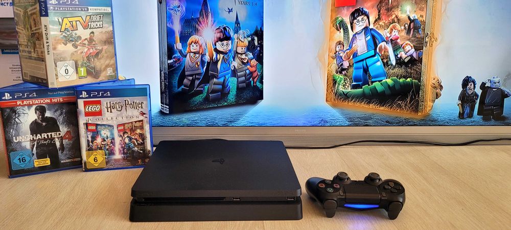 PS4 Slim+ Оригинален Джойстик + 3 Игри на Диск