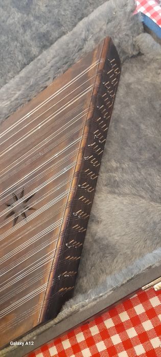 Santoor (sau santur), vechi instrument muzical