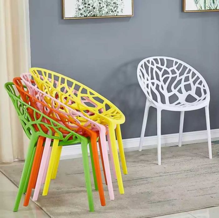 Стол Джина полипропилен -налични в син,зелен,,червен цвят