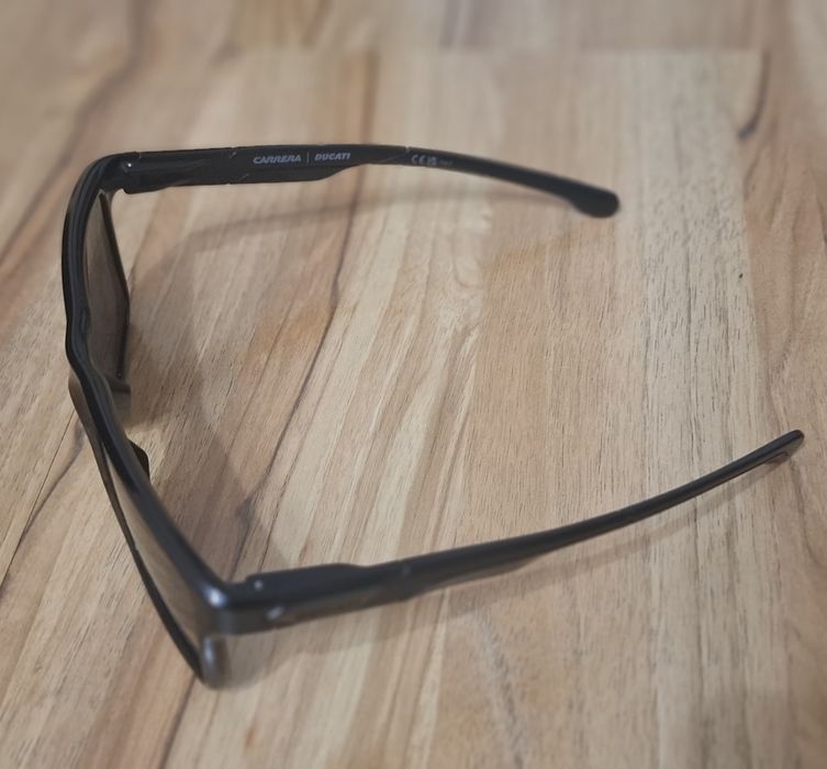 Продавам мъжки оригинални слънчеви очила Carrera