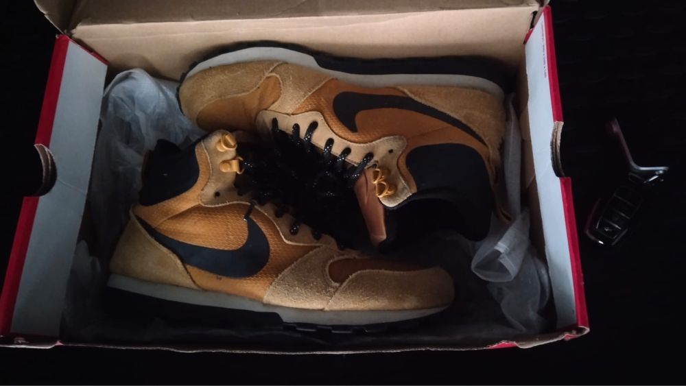 Продам Nike кроссовку (оригинал)