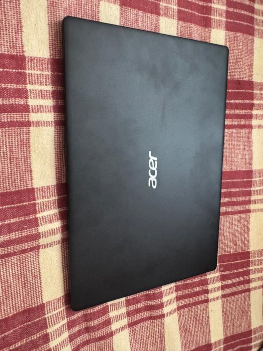 Новый современный офисный ноутбук Acer