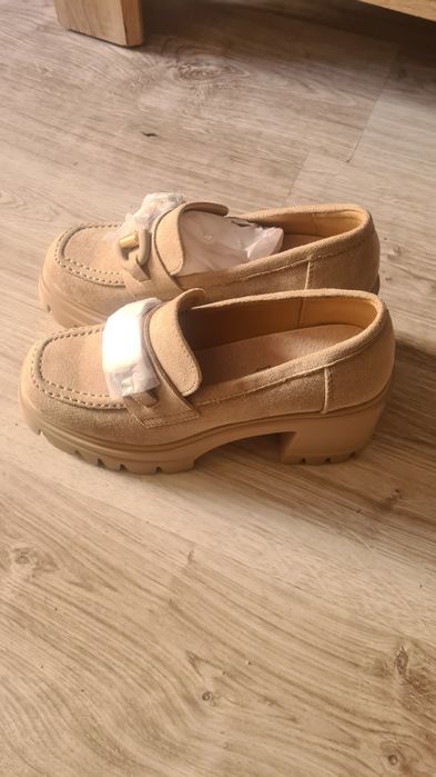 Pantofi crem 37 marime