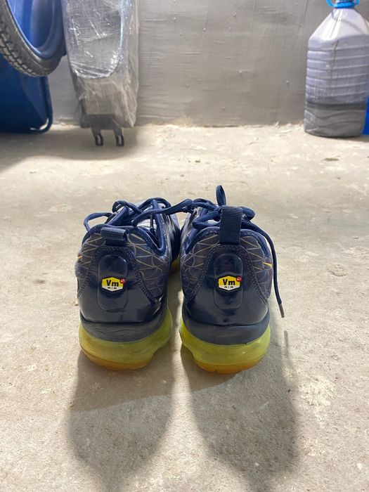 Nike Air VaporMax Plus Geometric. Yugirish uchun krasovka