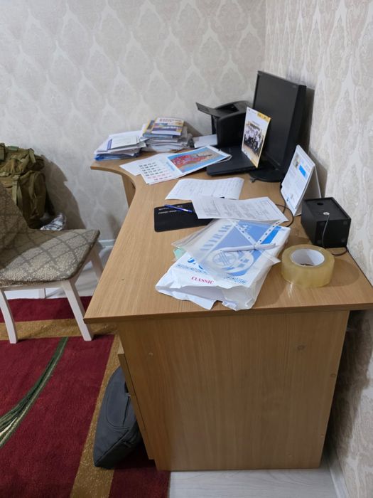 Продам шкаф и стол