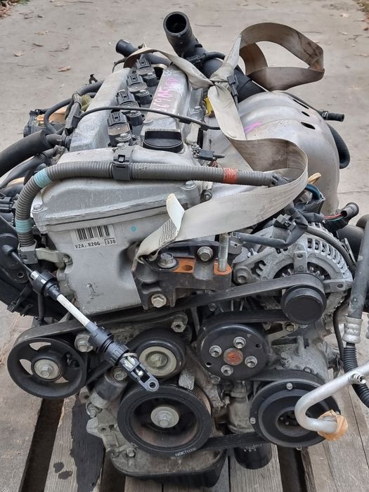 Двигатель на Toyota Estima  2AZ FE 2.4  VVTI  .