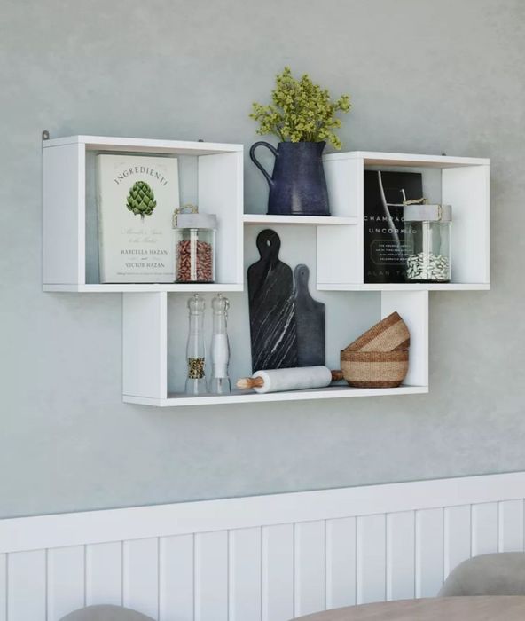 Настенная полка для книг и кухнях вещей