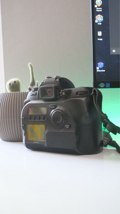 Fujifilm FinePix S2 Pro 6.2MP Digital SLR фотоапарат
