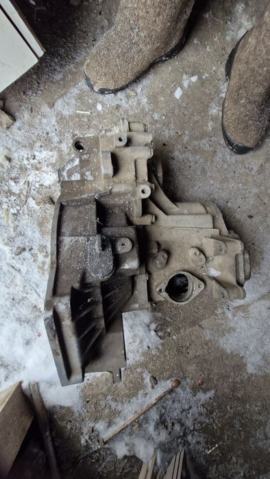 Продам коробку гольф 2.8